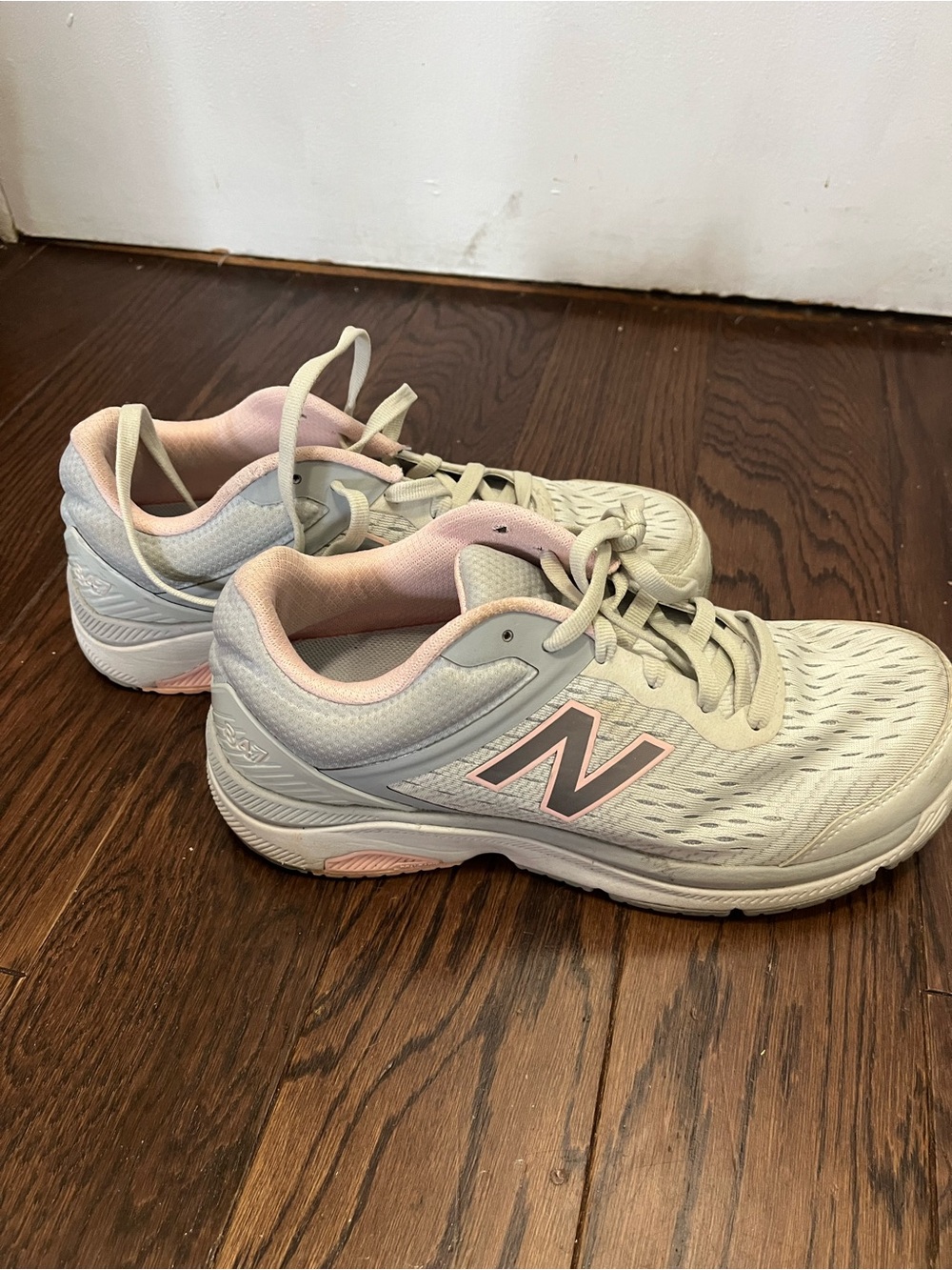 New Balance Women's Light Gray and Pink Athletic Running Shoes